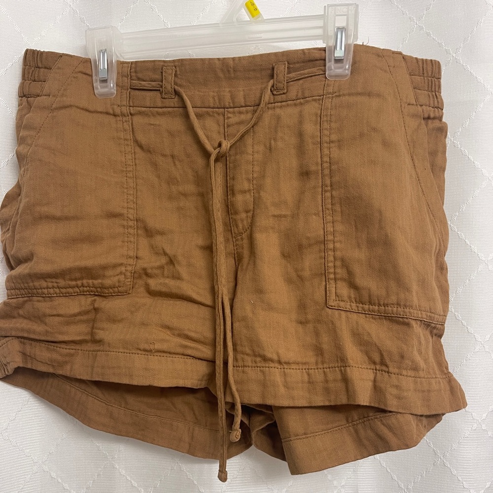 Old navy tan shorts